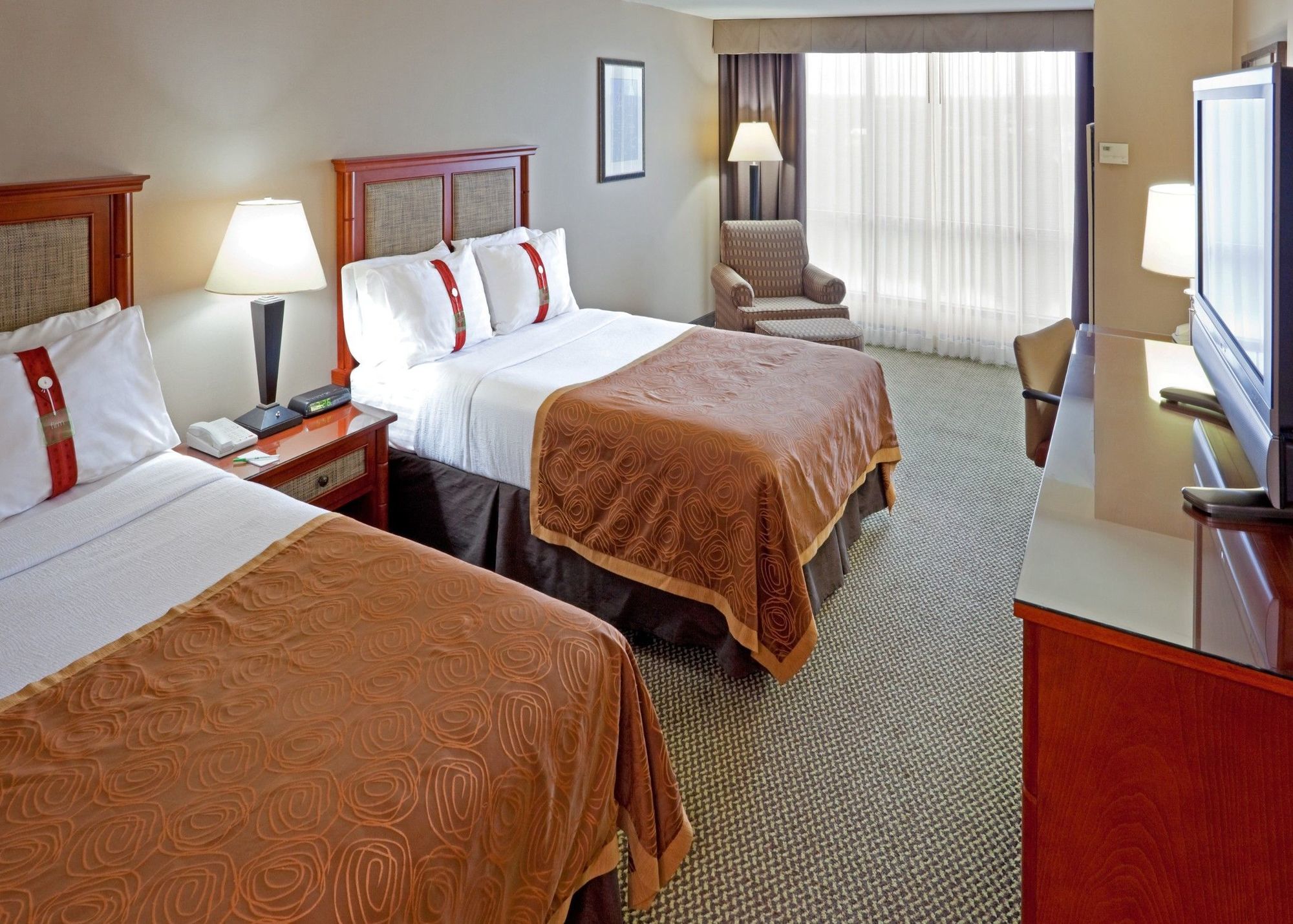 -town By Ihg Hotel Austin