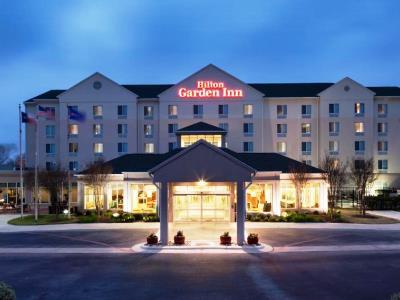 Hilton Garden North 3*