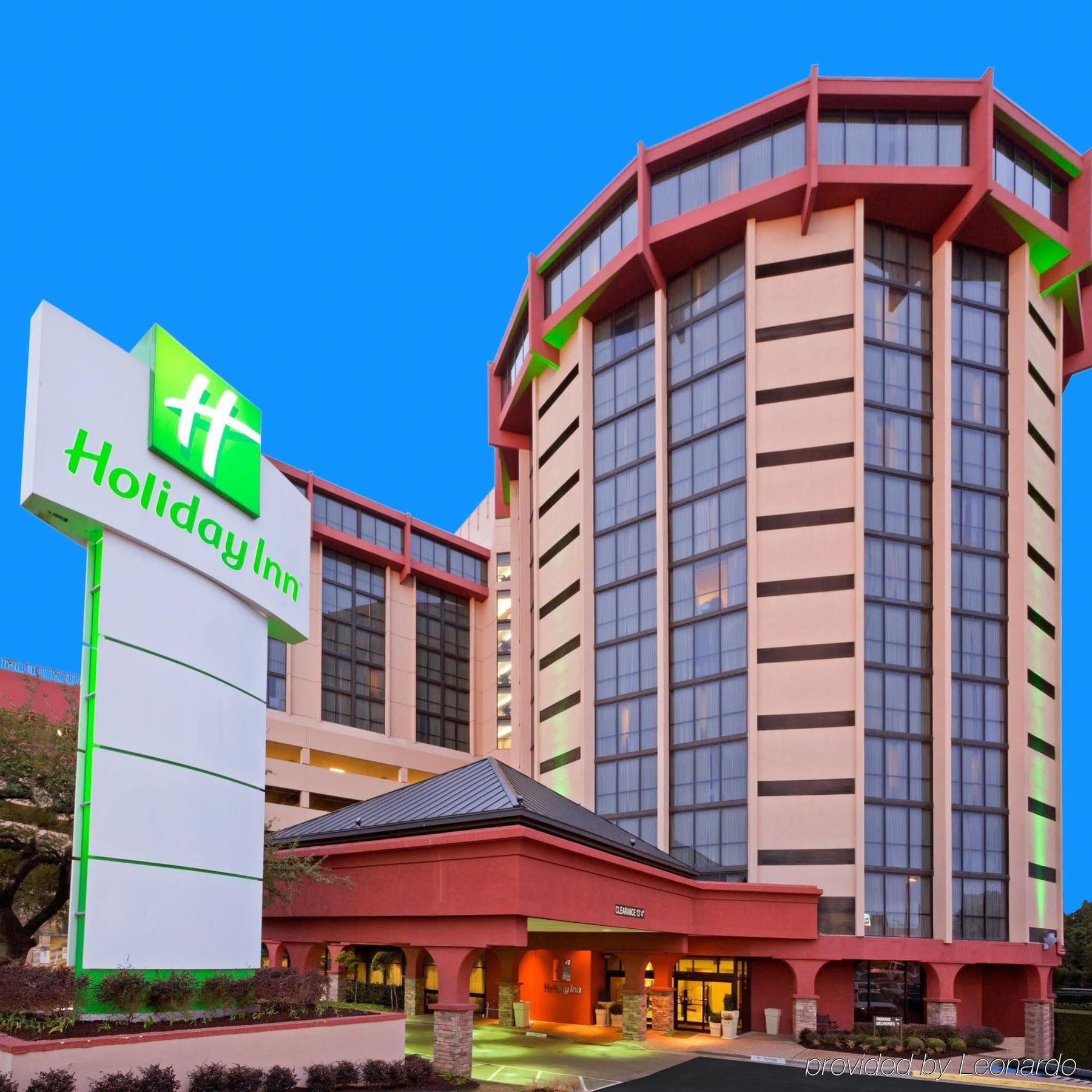 -town By Ihg Hotel Austin