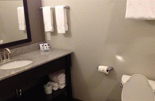 Hotel Western Airport & 3*
