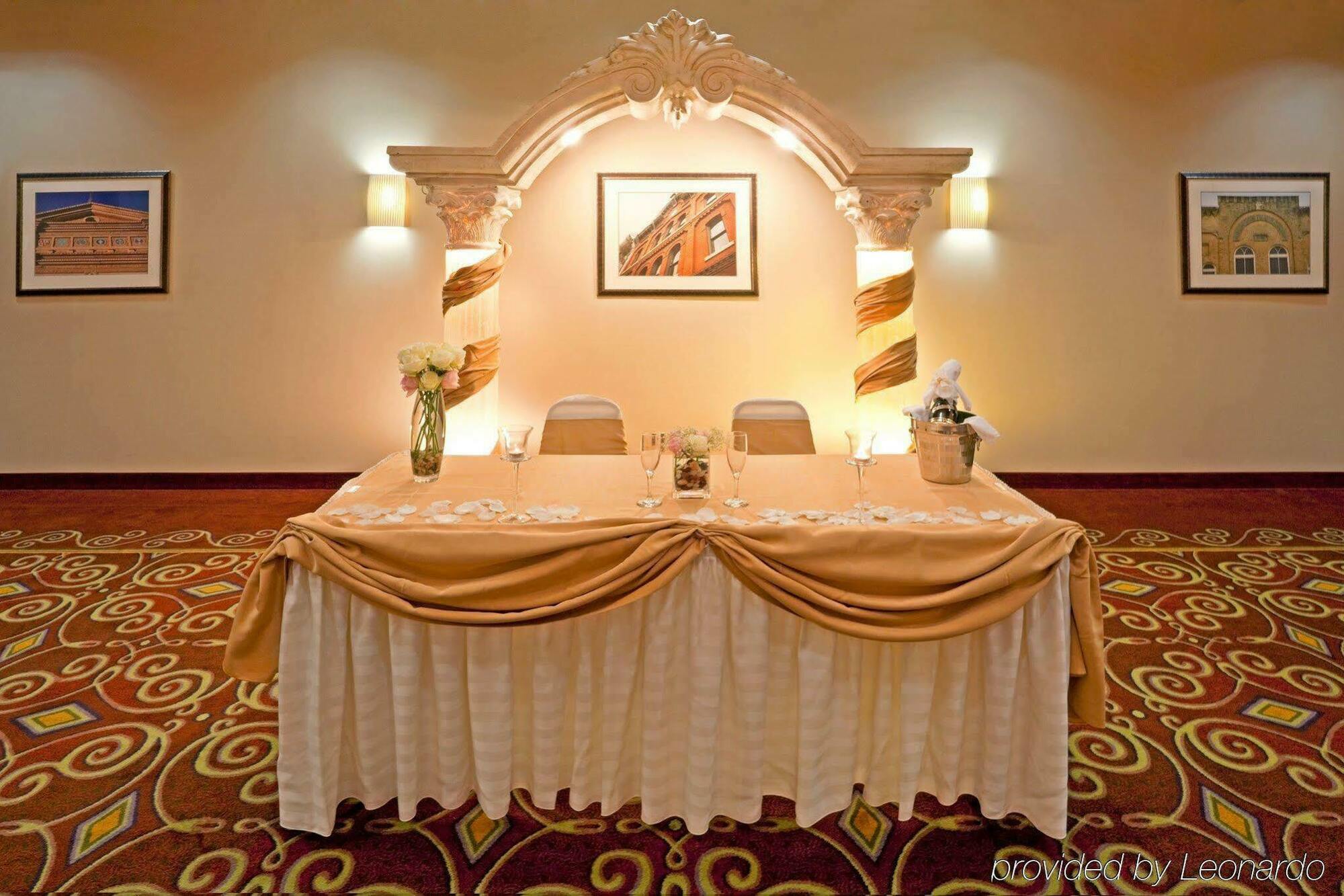 -town By Ihg Austin