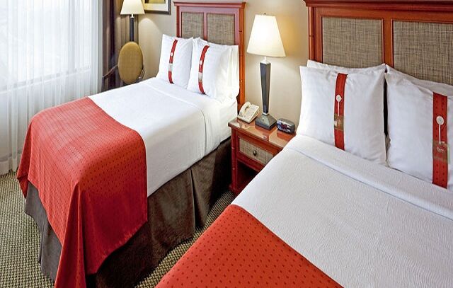 -town By Ihg Hotel Austin