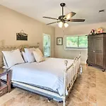Pet-Friendly Austin Home With Deck, Yard, And Views!