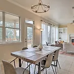 Airy Villa In Austin With Badmintonandvolleyball Court