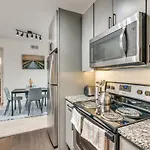 Luxury 1Bedroom Apt With Pool
