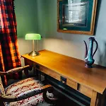 Group Retreat At Charming Twin Treehouses Near Ut Campus