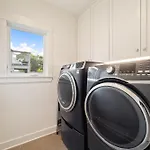 Unique Hideaway 3Br 2Ba Oak Shaded