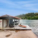 Waterfront Wonder