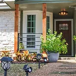 Cozy Walnut Creek Home In Austin
