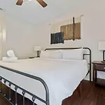 Comfortable Living In Atx With Private Deck And Office