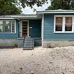 Authentic Austin Pad With Roof-Top Deck Bar