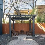 Cozy 2Br Retreat In Dt Austin Pets And Parking!