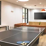 Pet-Friendly Condo With Pool Gym & Bbq