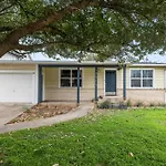 Historic Charmer Comfortable Walkable
