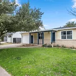 Historic Charmer Comfortable Walkable