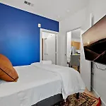 Luxury Apartments In Riverside Austin - 10Mins To Airport