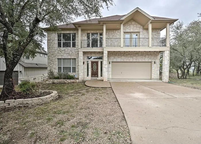 Airy Villa In Austin With Badmintonandvolleyball Court
