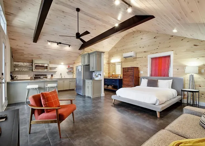 The Soco Studio By Lodgewell - 2 Cute 2 B 4 Gotten