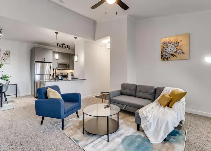 Luxury 1Bedroom Apt With Pool