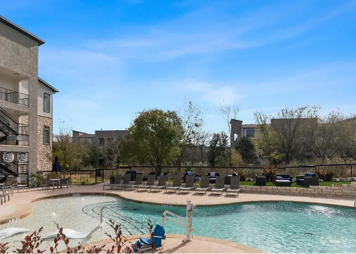 Spacious Lux 2Br 2B Unit In Austin With Pool!