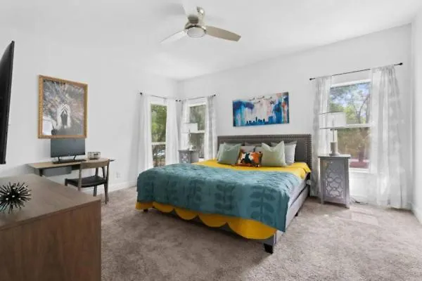 176 Massive 4 Bedroom With Cowboy Pool
