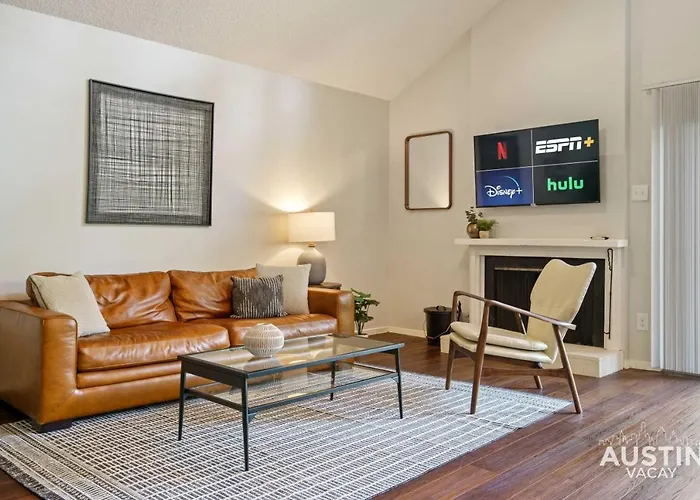 Comfortable Living In Atx With Private Deck And Office