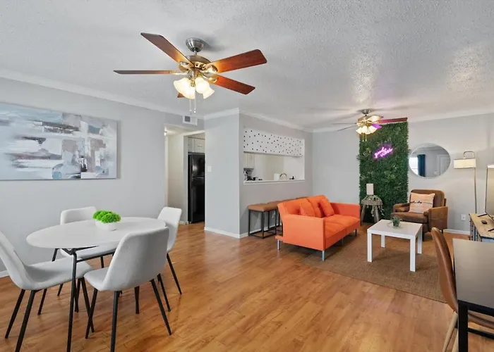 Mins To Downtown - Stunning Austin Haven - Pool