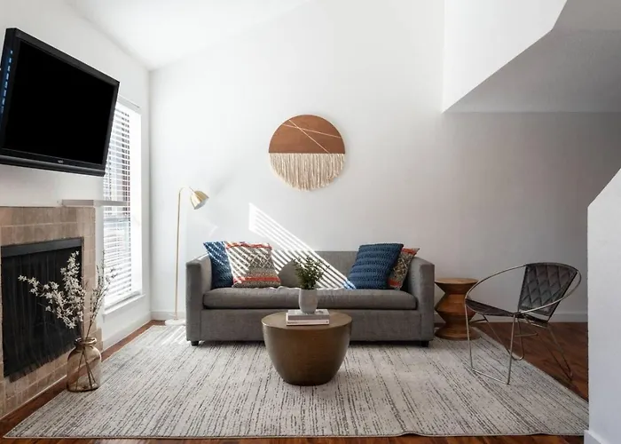 Cozy 2Br Retreat In Dt Austin Pets And Parking!