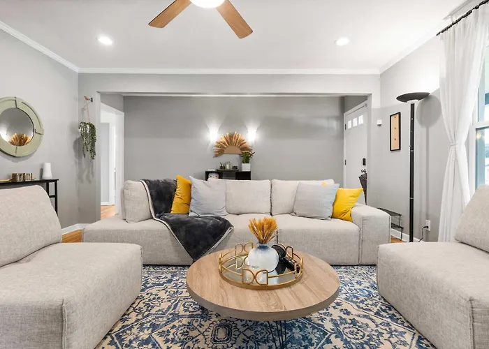 Historic Charmer Comfortable Walkable