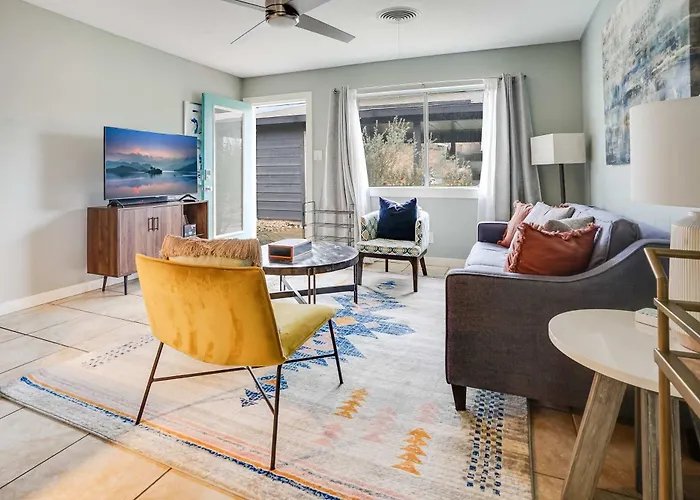 Unbeatable Location - Designer 2Br & Yard