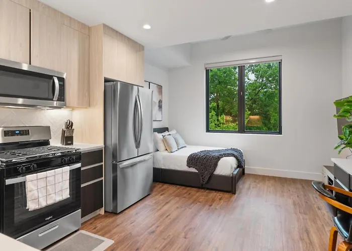 Upstay Newly Renovated Apt Near Soco