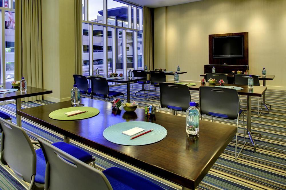 Aloft At The Domain 3*