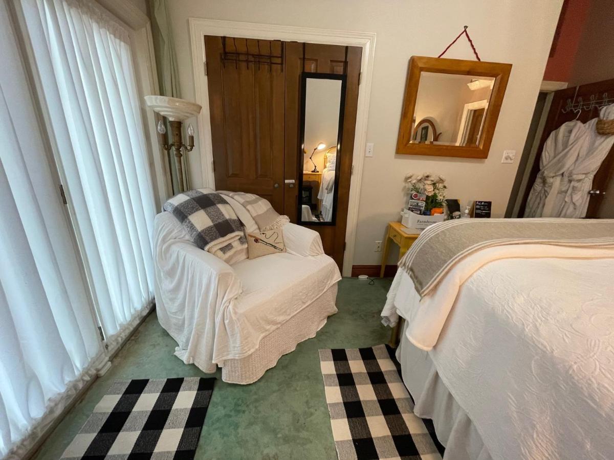 Bed & Breakfast The Rivery Retreat, Choose From Luxury Or In Hill Country Austin