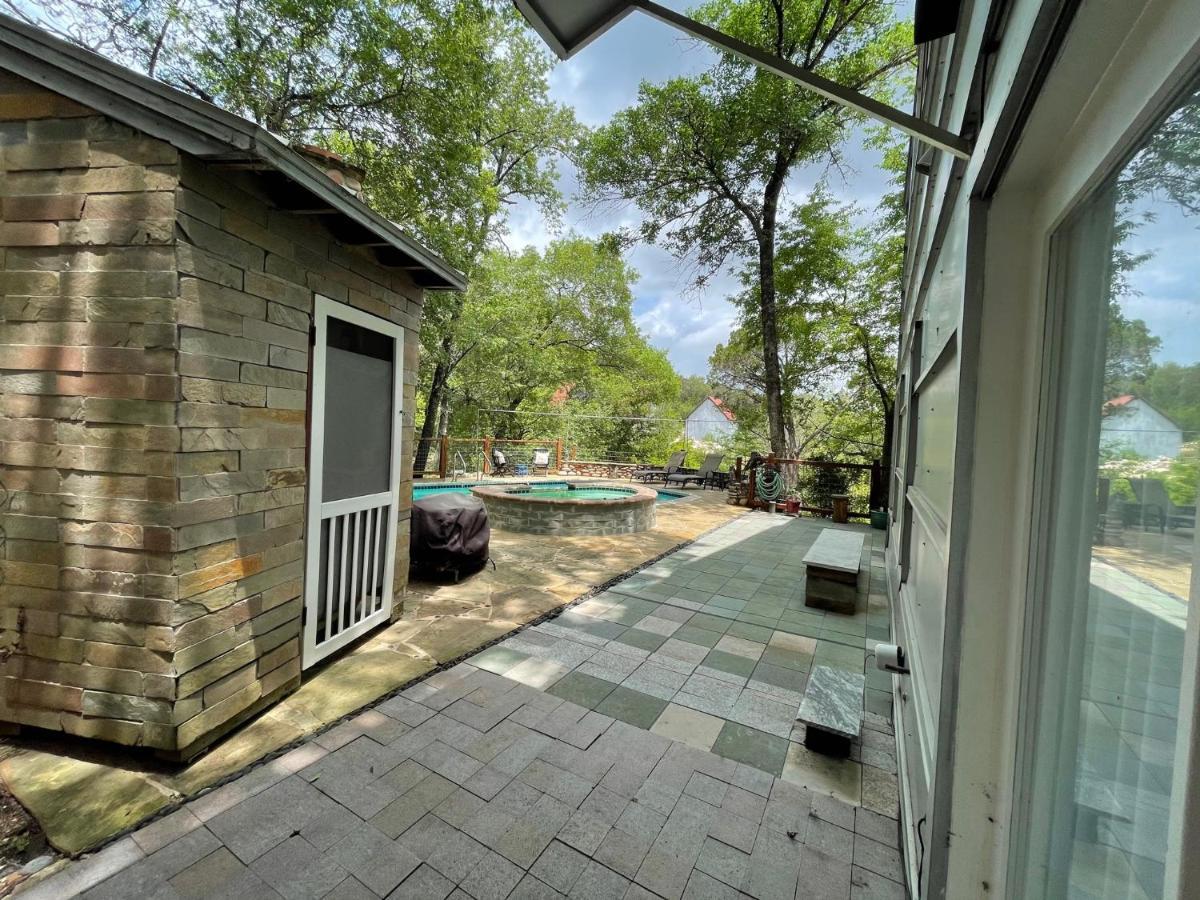 Bed & Breakfast The Rivery Retreat, Choose From Luxury Or In Hill Country Austin