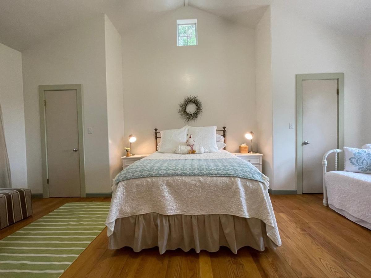The Rivery Retreat, Choose From Luxury Or In Hill Country Austin
