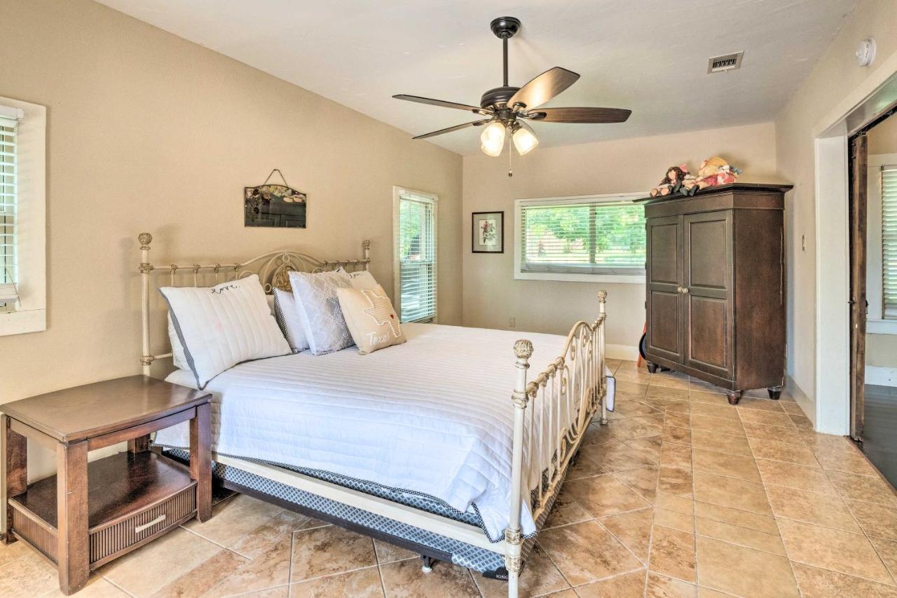 Holiday home Pet-friendly With Deck, Yard, And Views!