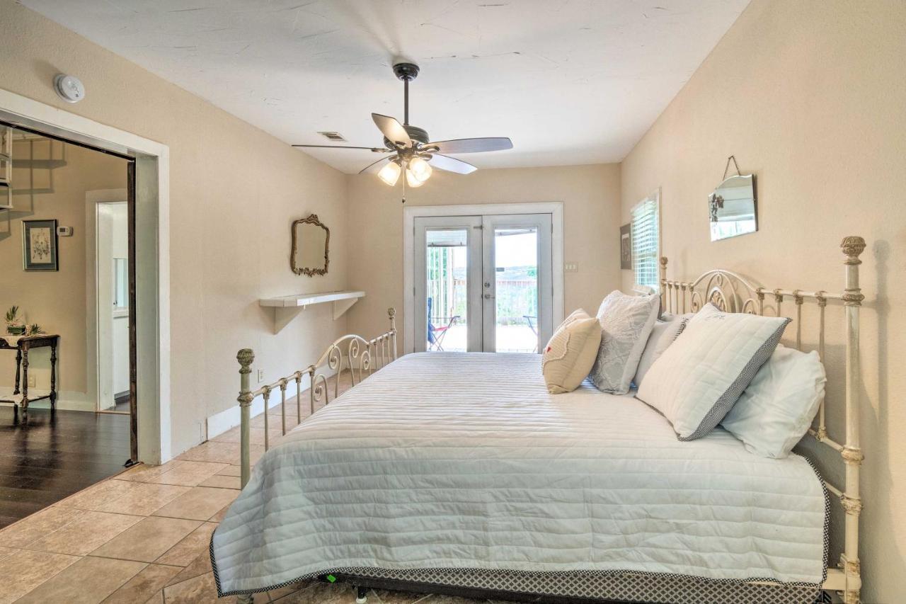 Holiday home Pet-friendly With Deck, Yard, And Views! Austin