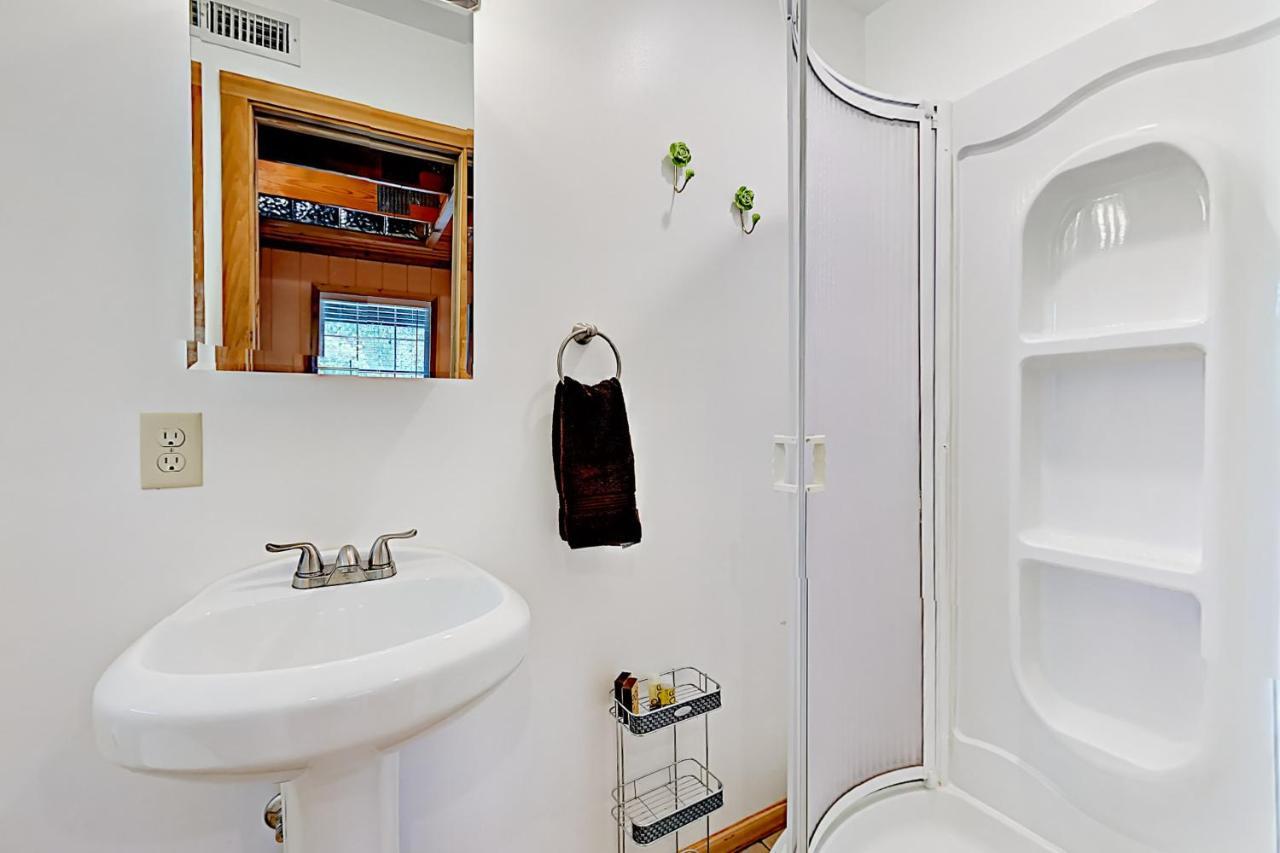 Cabin-style Book House & Writing Barn * Austin