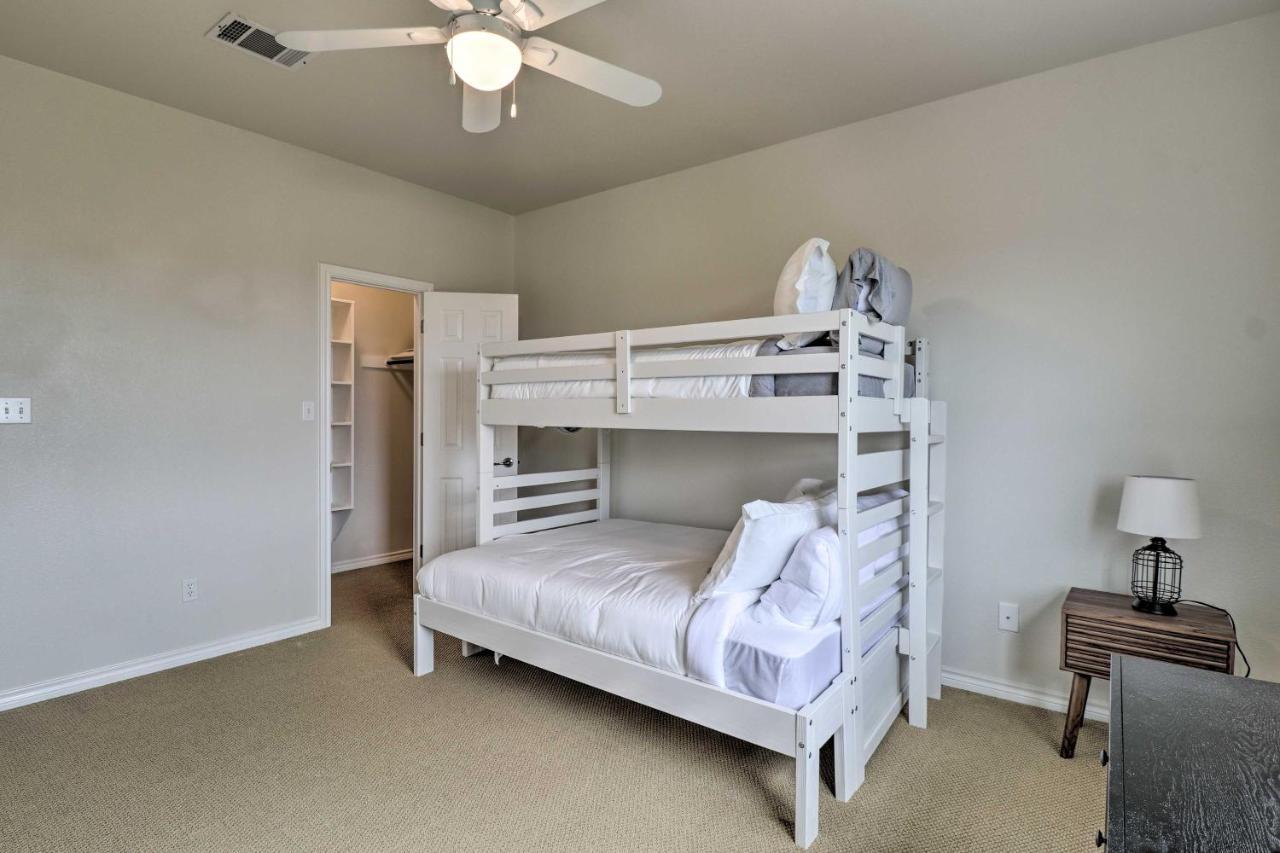 Airy In With Badmintonandvolleyball Court Villa