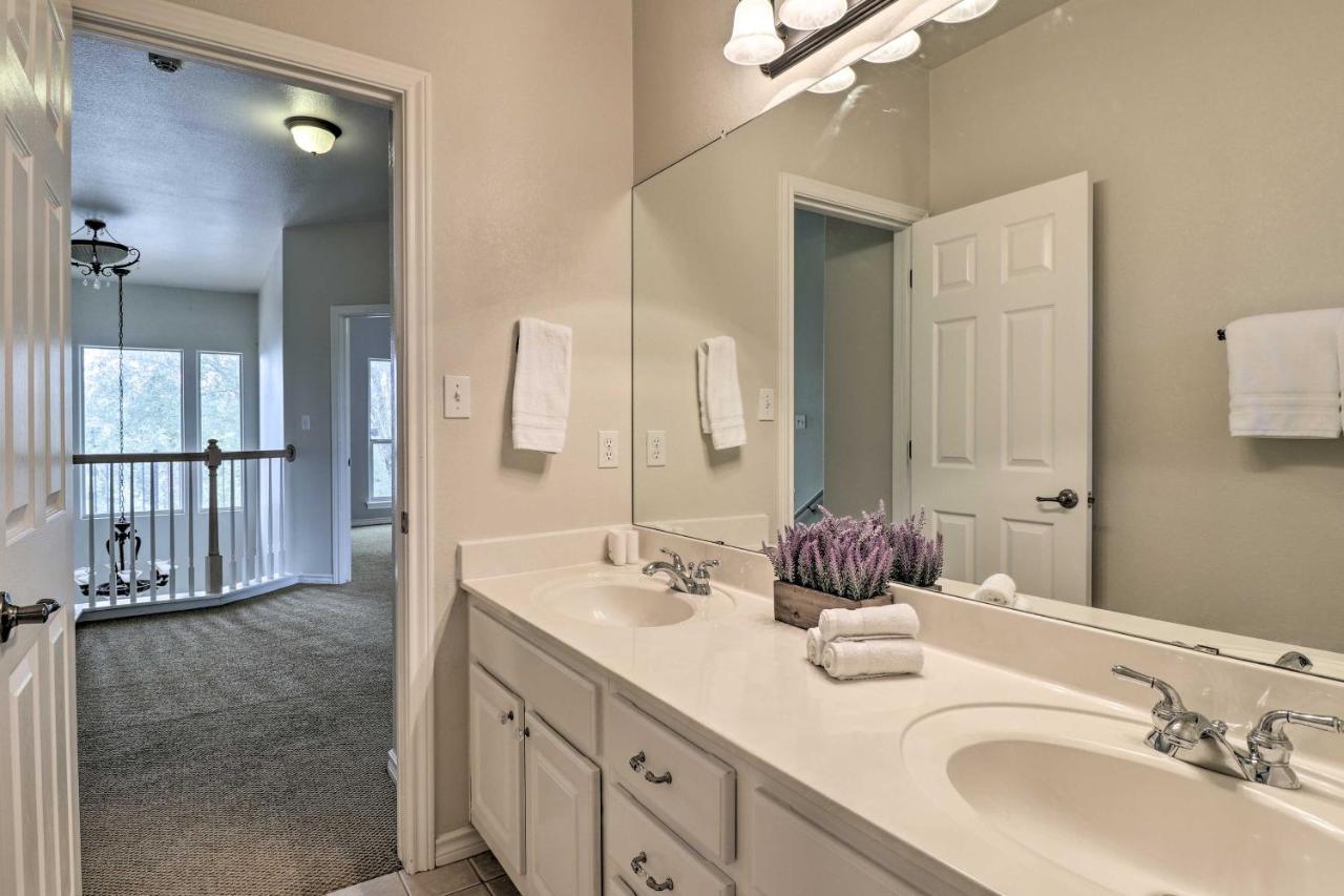 Airy In With Badmintonandvolleyball Court Austin