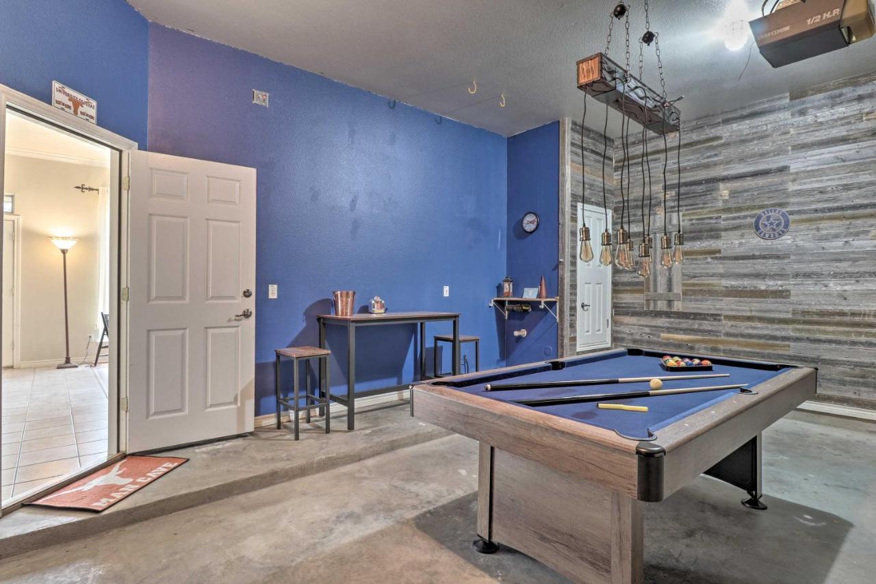 Airy In With Badmintonandvolleyball Court Austin