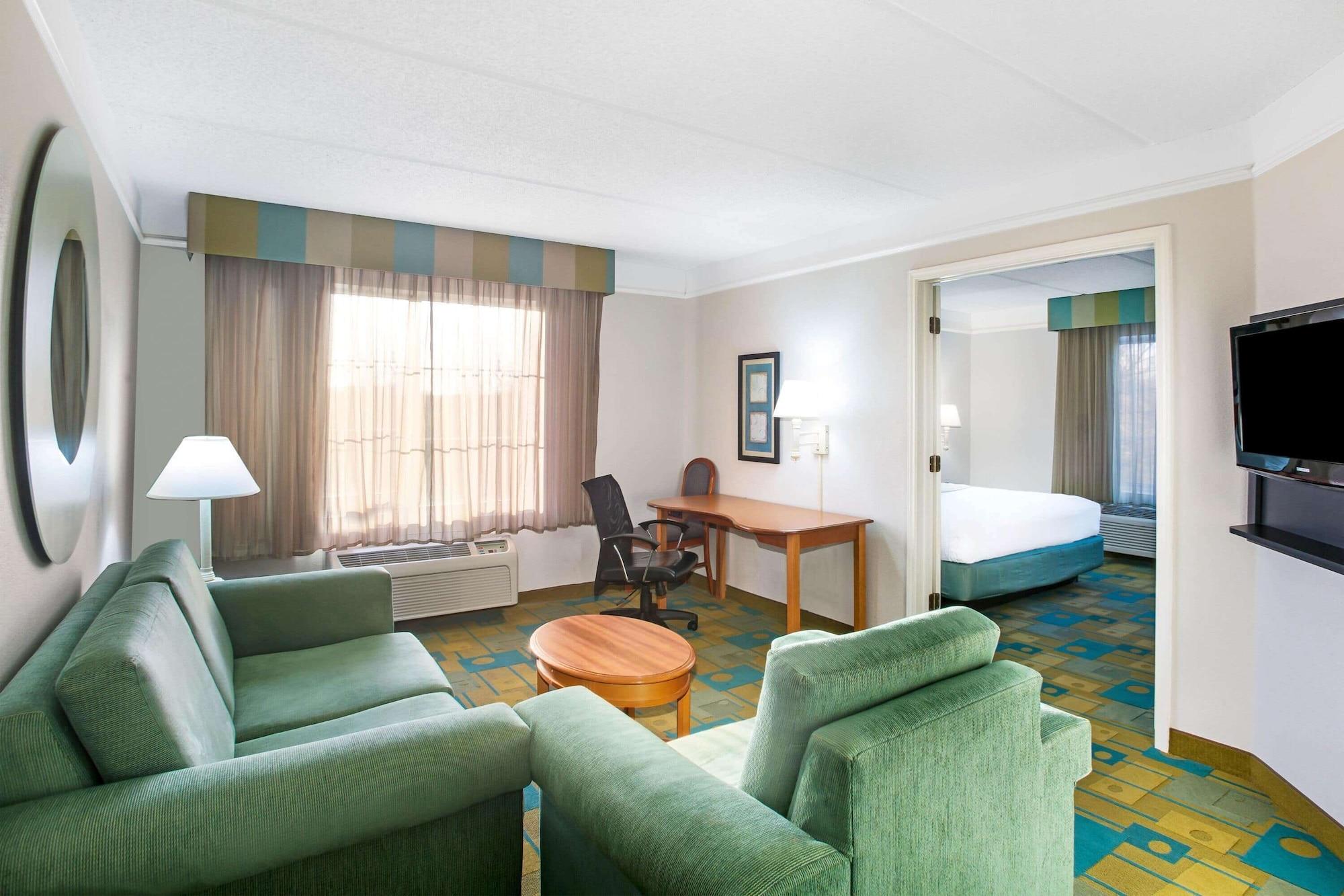 Hotel La Quinta By Wyndham Southwest 3*