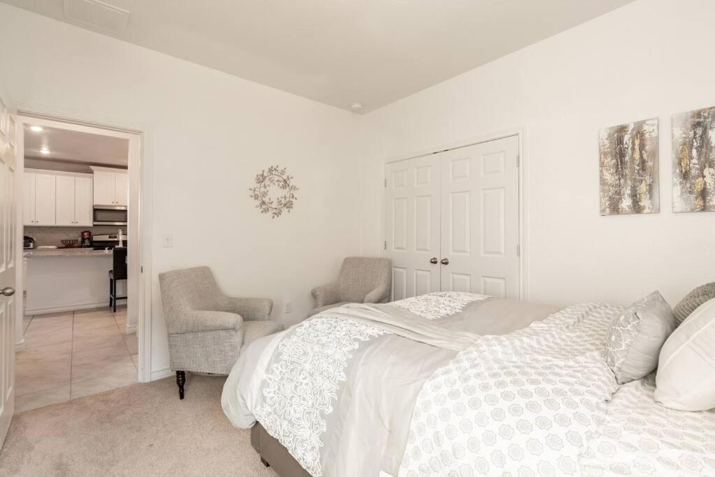 Holiday home Modern 5 Bedroom With Access To Community Pool