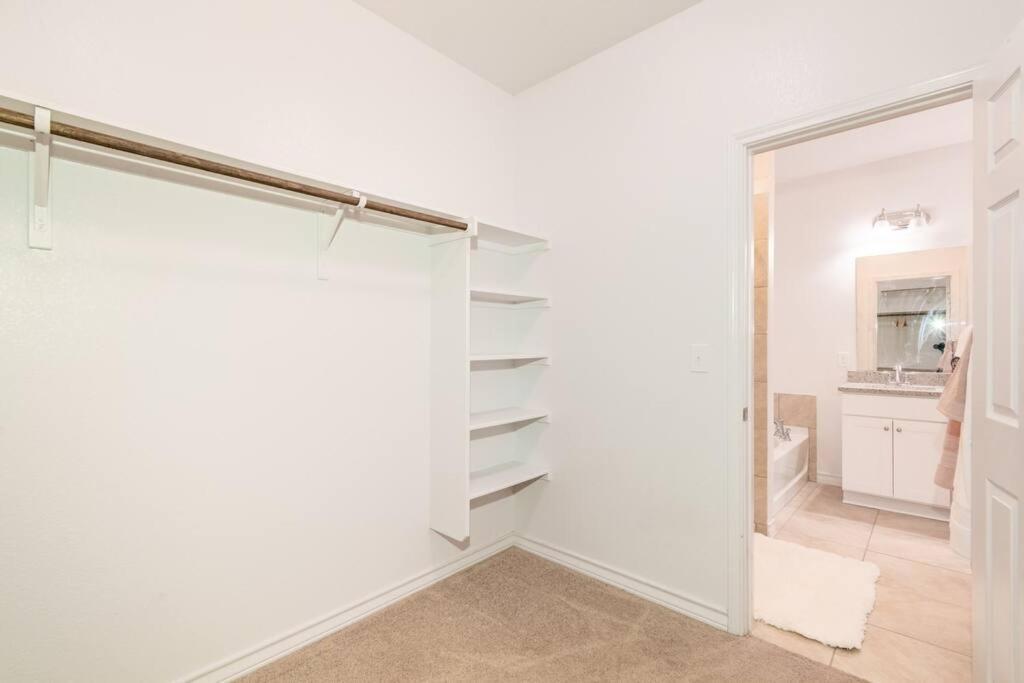 Modern 5 Bedroom With Access To Community Pool * Austin