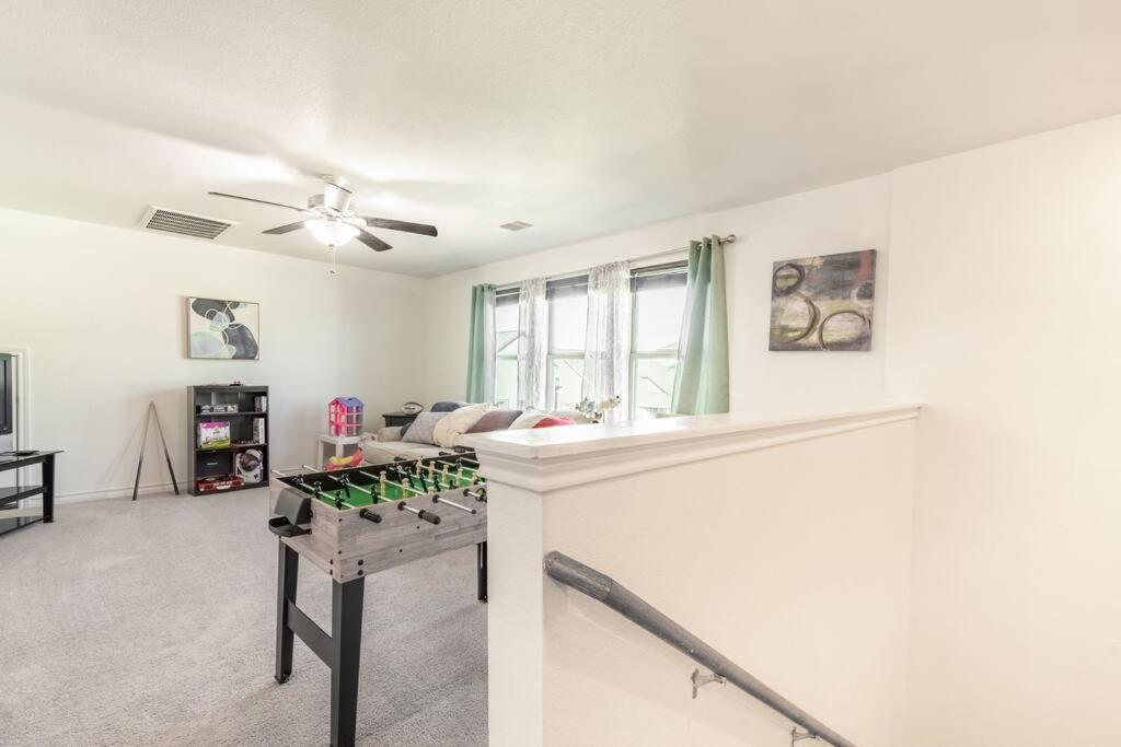 Modern 5 Bedroom With Access To Community Pool Holiday home
