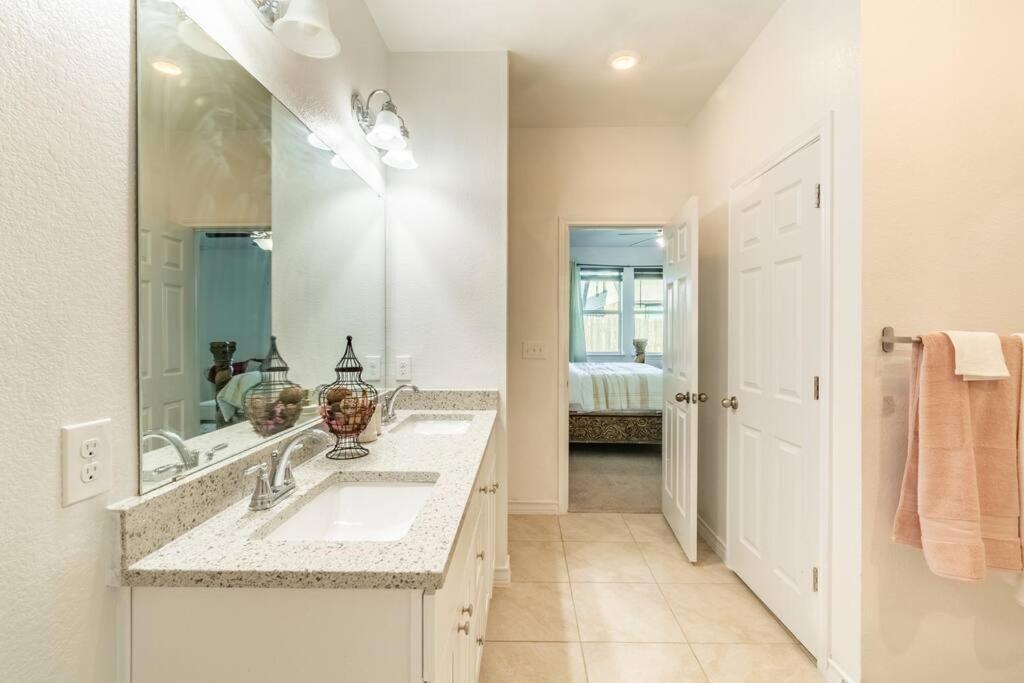 Modern 5 Bedroom With Access To Community Pool * Austin