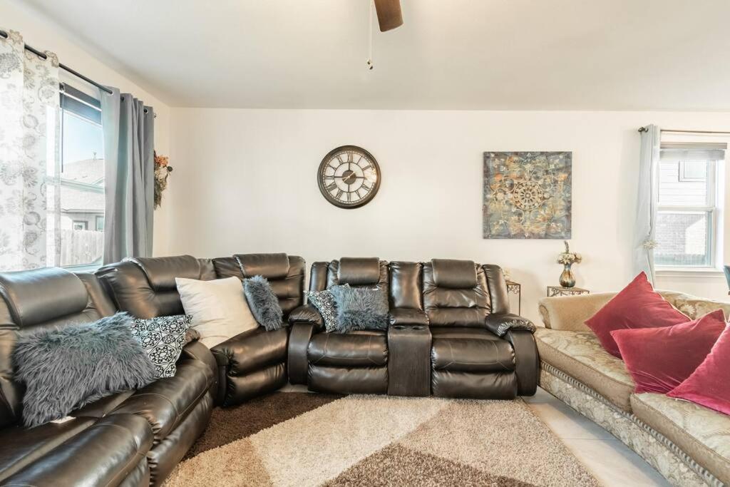 Modern 5 Bedroom With Access To Community Pool Austin