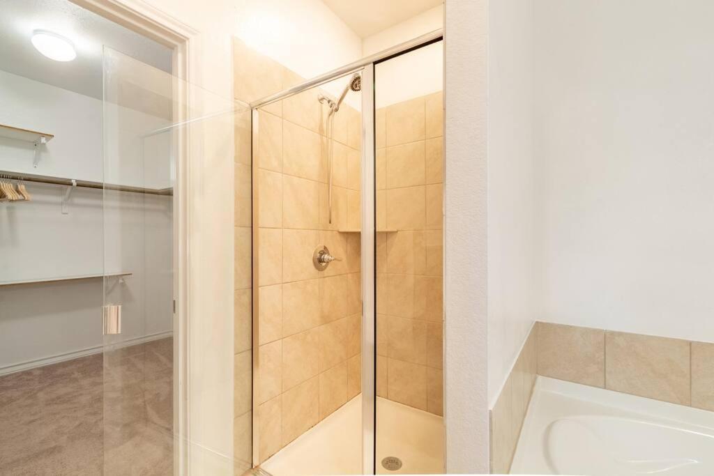 Modern 5 Bedroom With Access To Community Pool * Austin