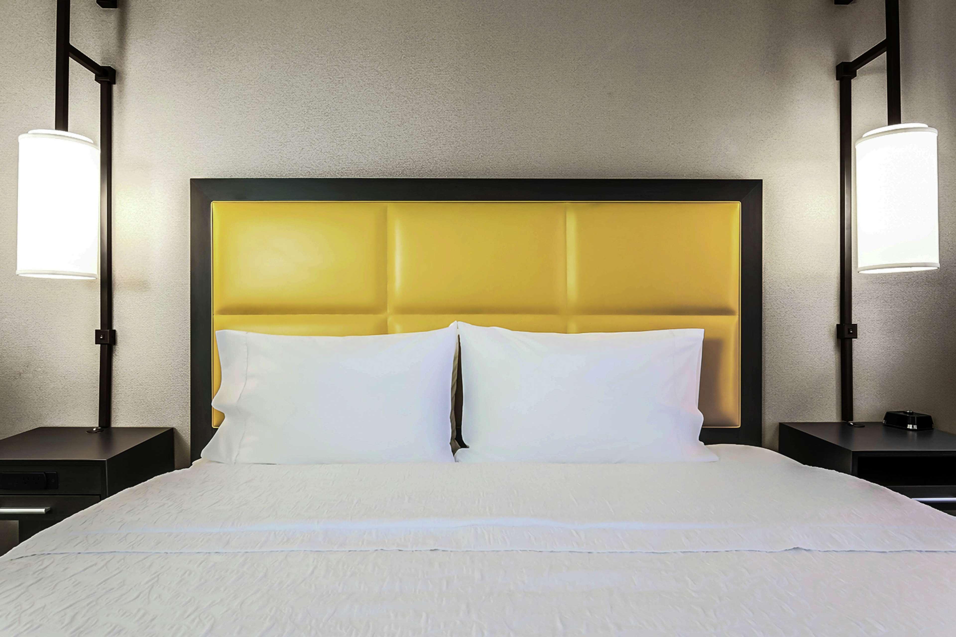 Hampton & Austin-downtown/convention Center Hotel