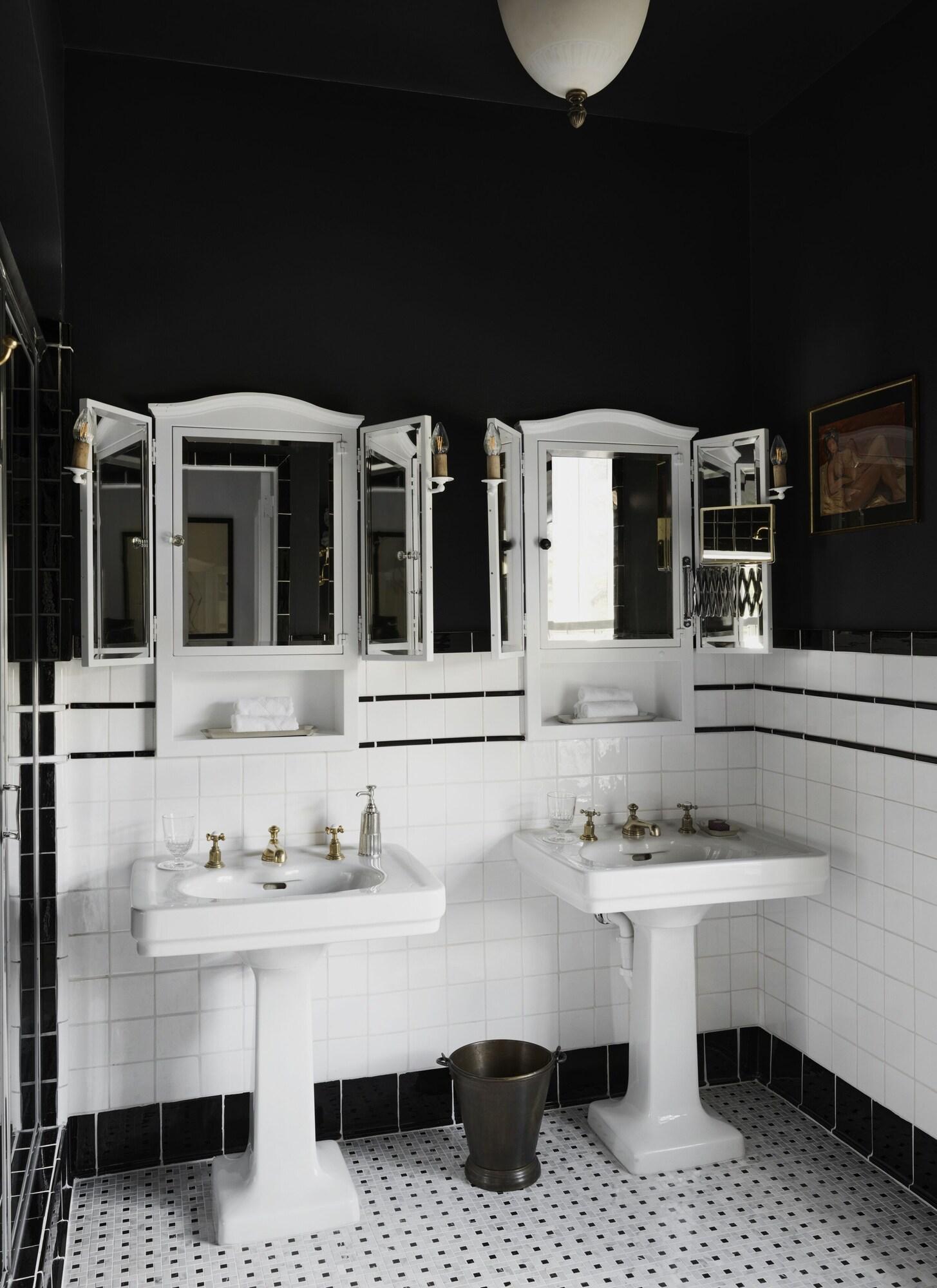 Commodore Perry Estate, Collection 5* Austin